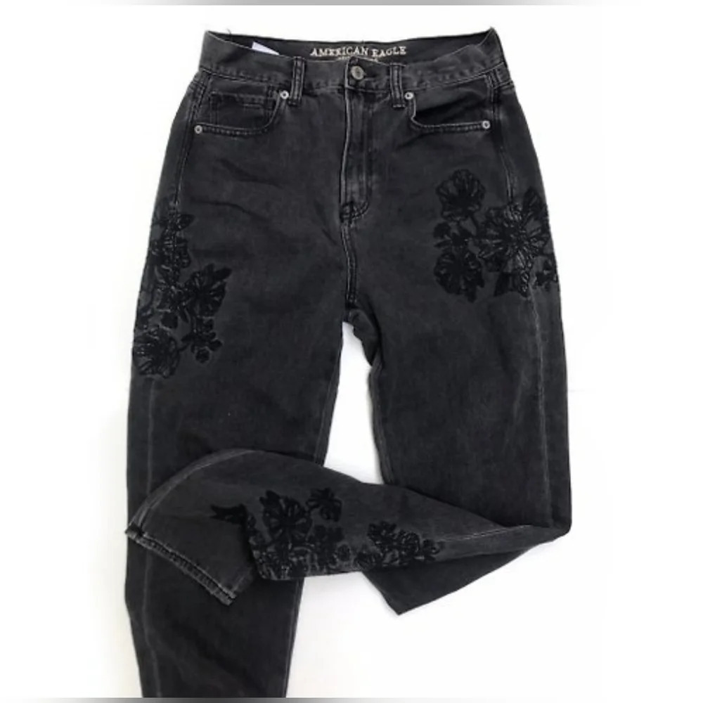 American Eagle Mom Jeans Embroidered Floral Faded black 8 - Picture 3 of 12